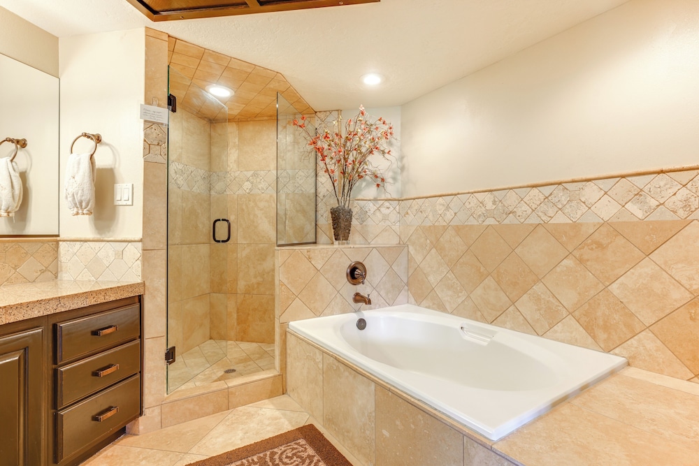 Golf Getaway 5 Mi to Dtwn: Las Palmas Resort Condo