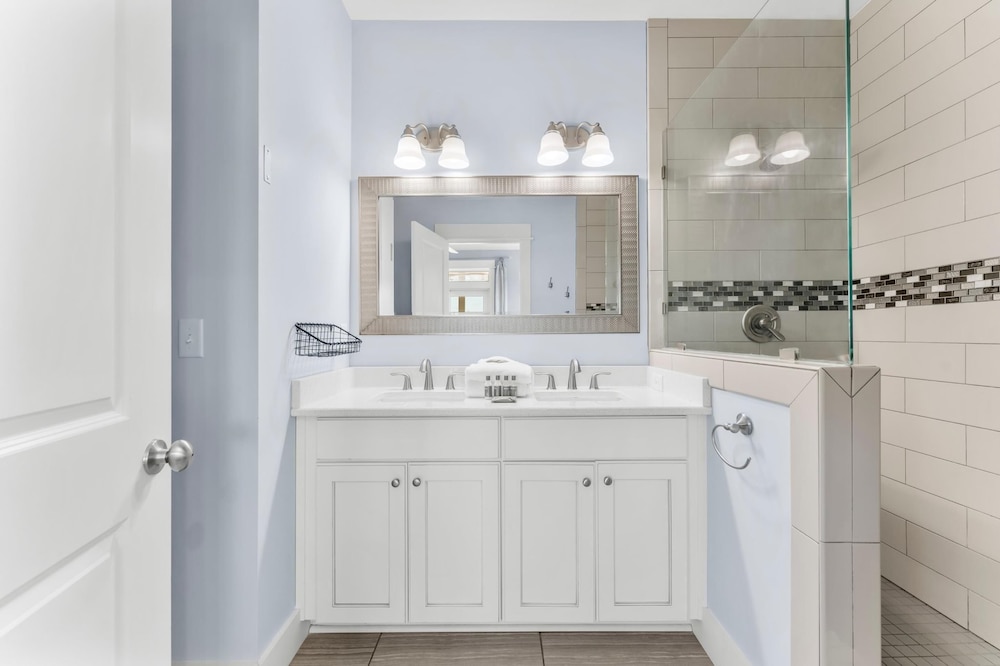 Pet Friendly Beach House - Beach Hop