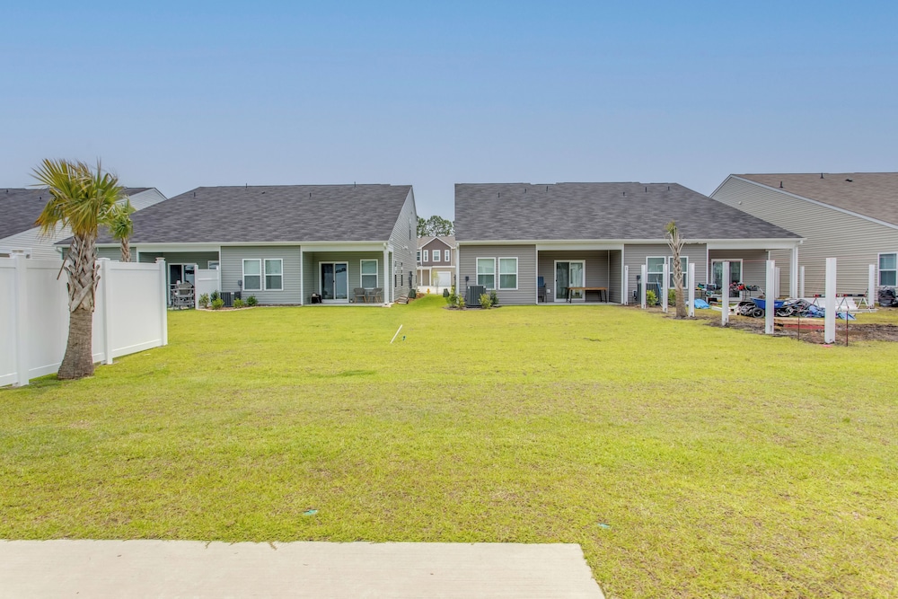 4 Mi to Ocean: Coastal Gem in North Carolina!