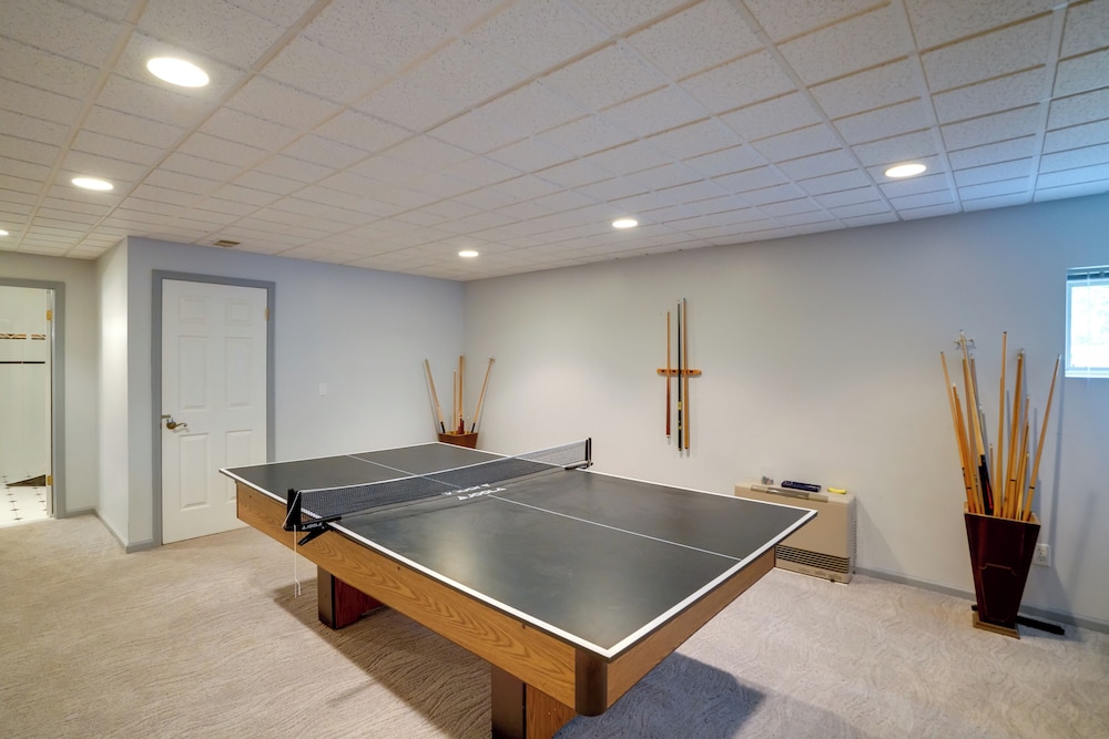 Luxury Mansion Rental w/ Rec Room in Niskayuna!