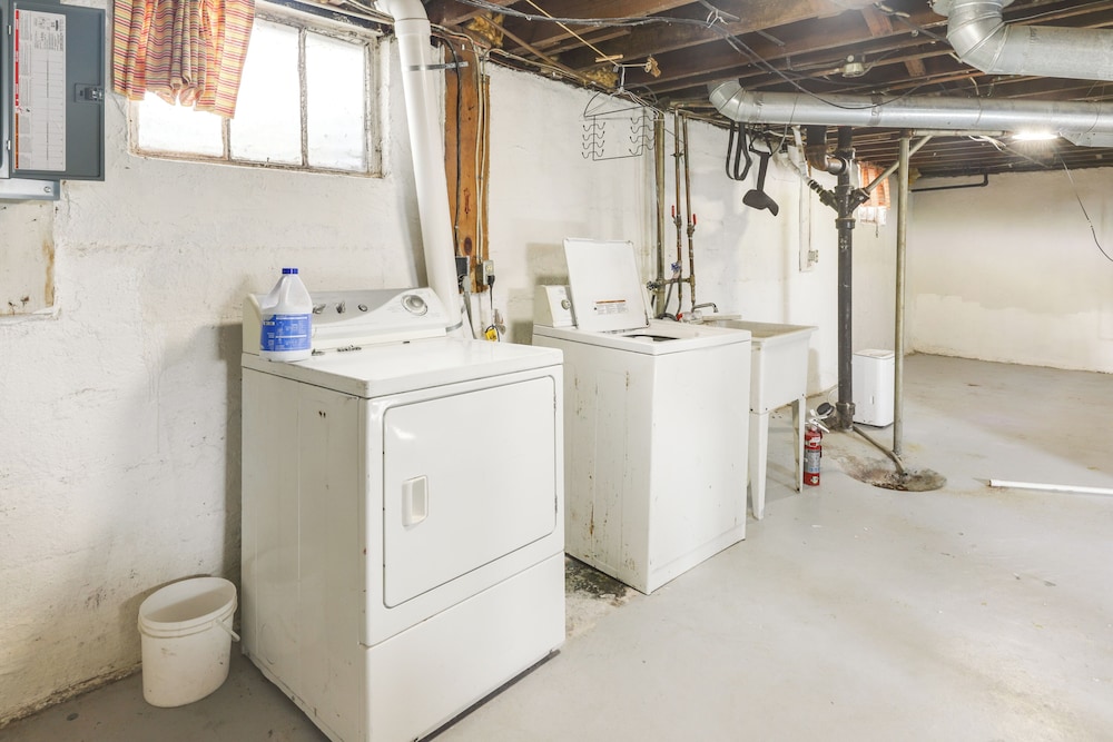 Close to University & Dtwn: Home in Dayton