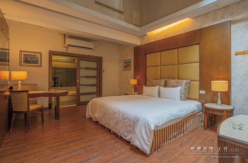 Regale Villa Hotel