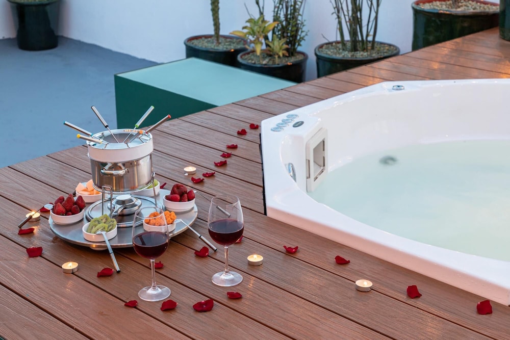 Rooftop Hot Tub 3 Levels 5bedroom in Villa Noria - Property Image 5