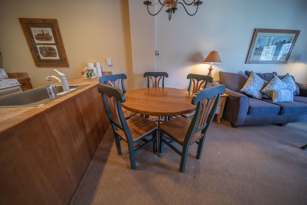 Red Hawk Lodge 2269