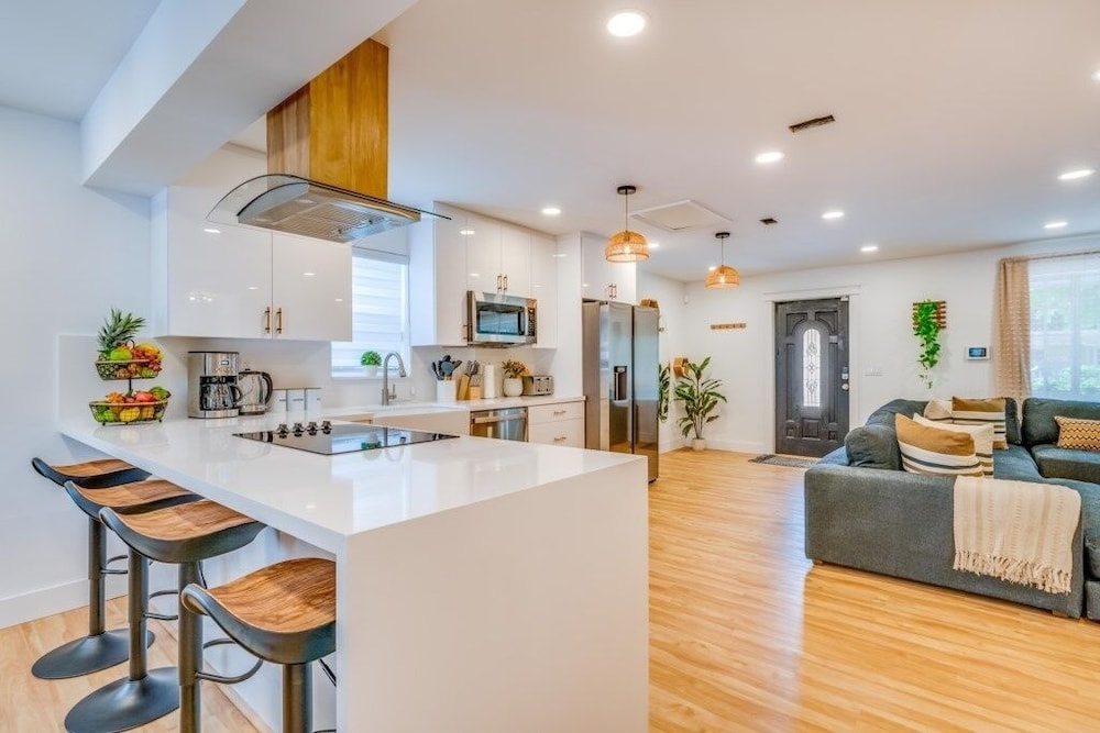 Fox Garden Luxury Boho Near Downtown & Beach 4 Bedroom Home