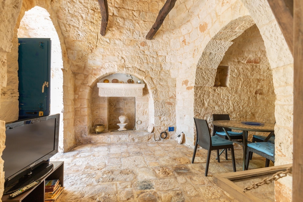 2496 Trullo Chiaro di Luna by Perle di Puglia view 5