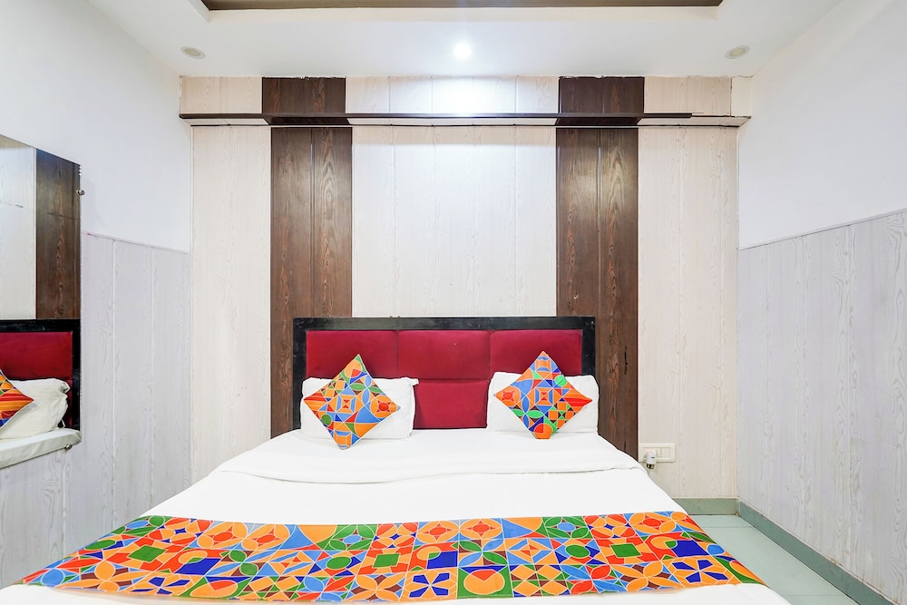 Fabhotel Novis House