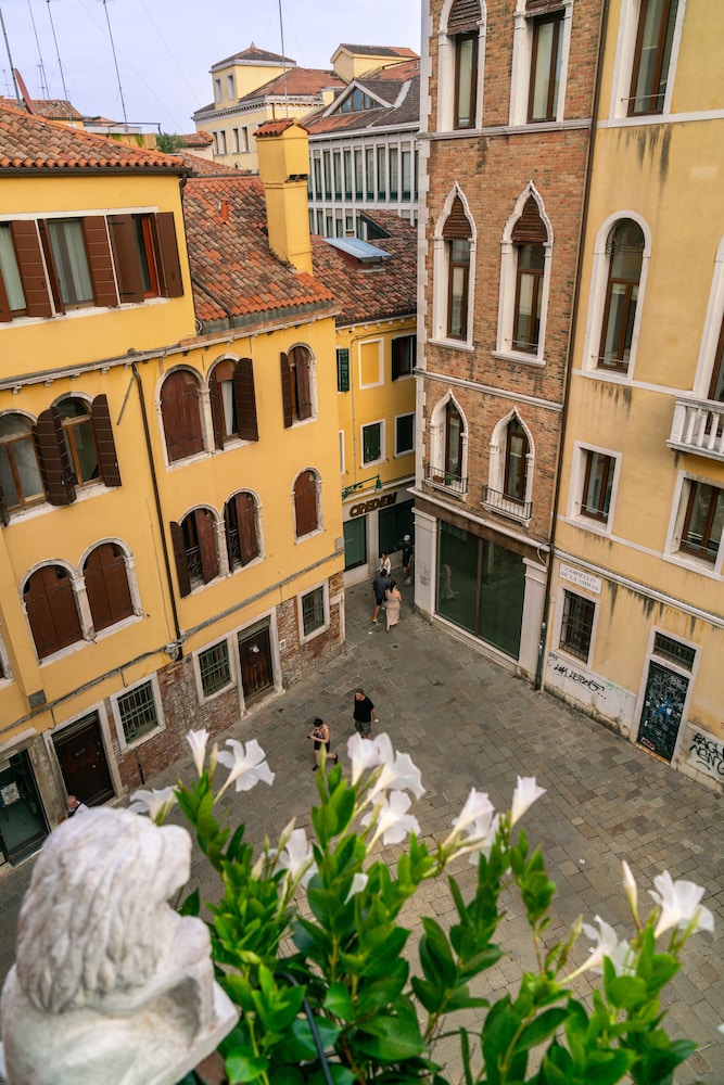 Palazzo San Luca