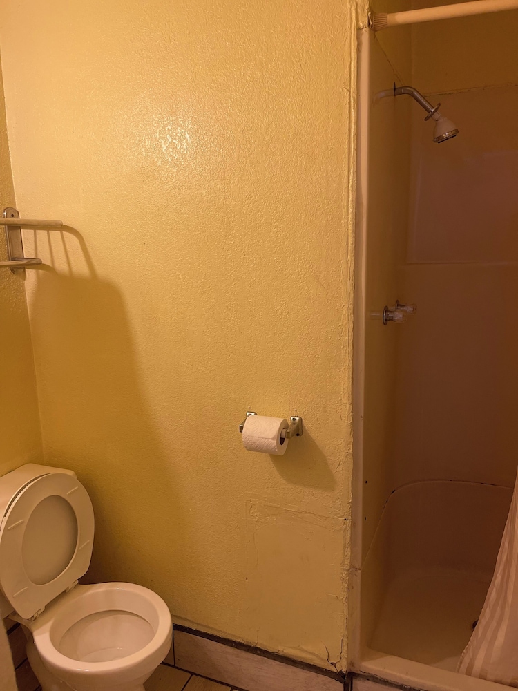 Laurel Vacations - Plaza Motel - Property Image 11