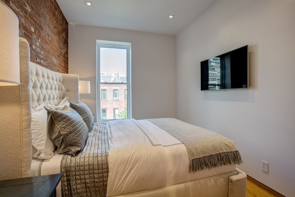 Hawthorn III by Rove Travel 2BR Designer Apt
