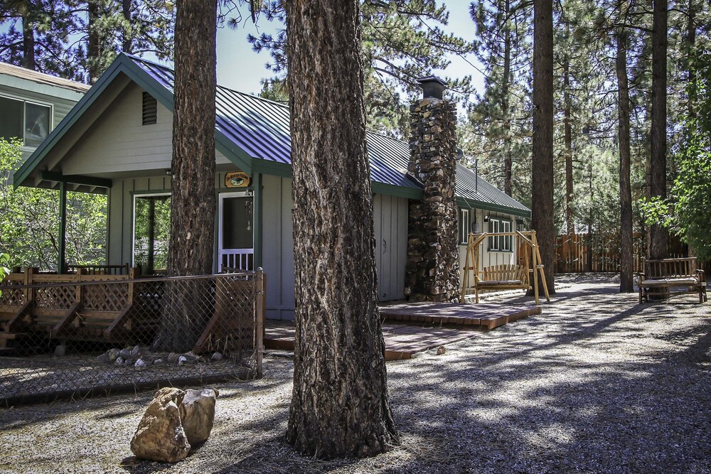 Our Mountain Hideaway 2 Bedroom Home by RedAwning