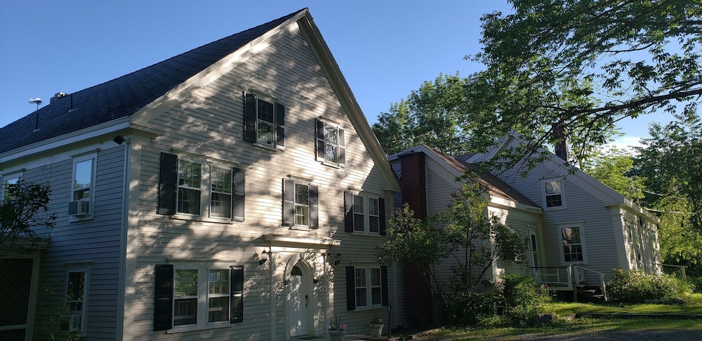 Hawks House Inn