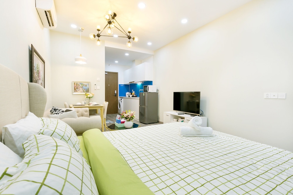 Jennifer House - Millenium Apartment