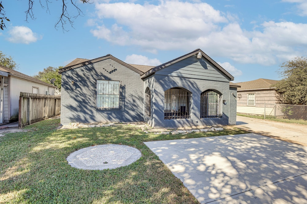 Prime I-10/610 Access! Houston Home Base