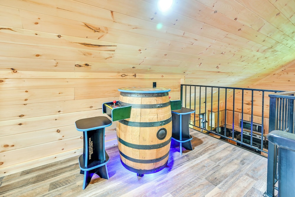 Near Mammoth Cave: Family-friendly Cabin w/ Patio!