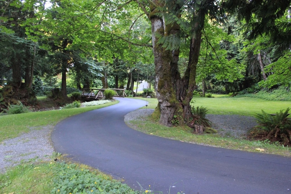 Creekside B & B