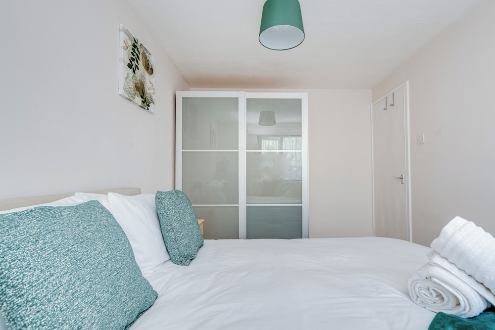Canadawater-2bedroom-1bathroom-free Parking