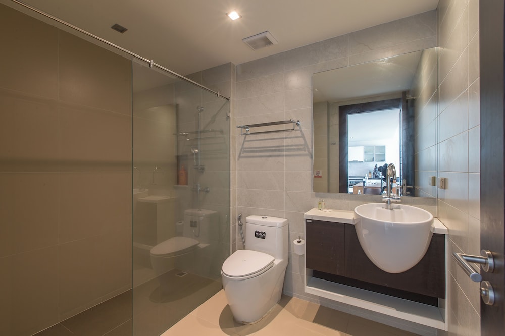 Emerald 702 - Triplex Penthouse With Stunning View