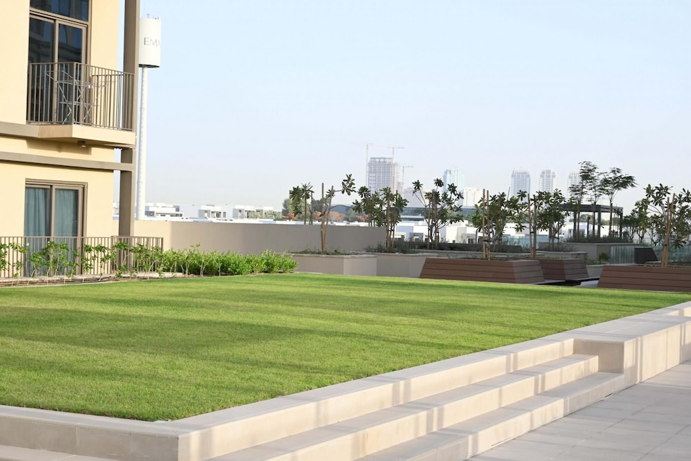 Modern Boho 1BR Sleeps4 Balcony Pool Gym Dxbhills