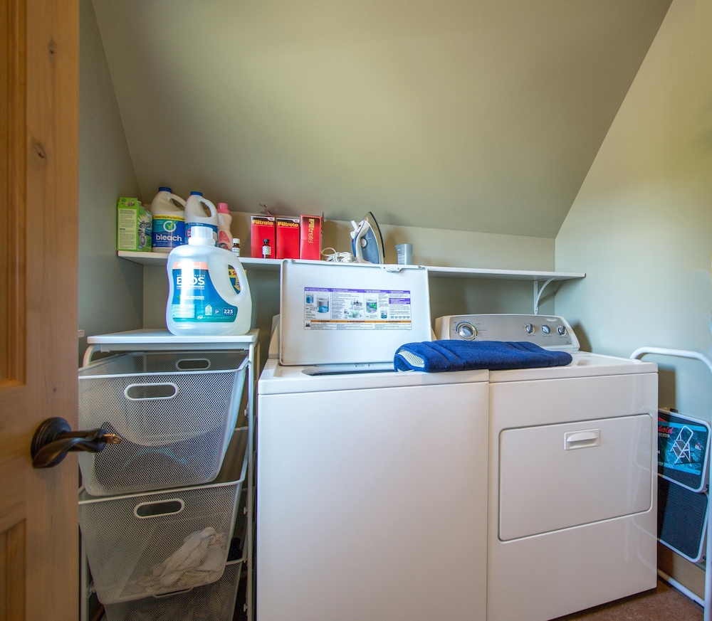 Venture Garden House 1 Bedroom Cottage by Redawning view 5