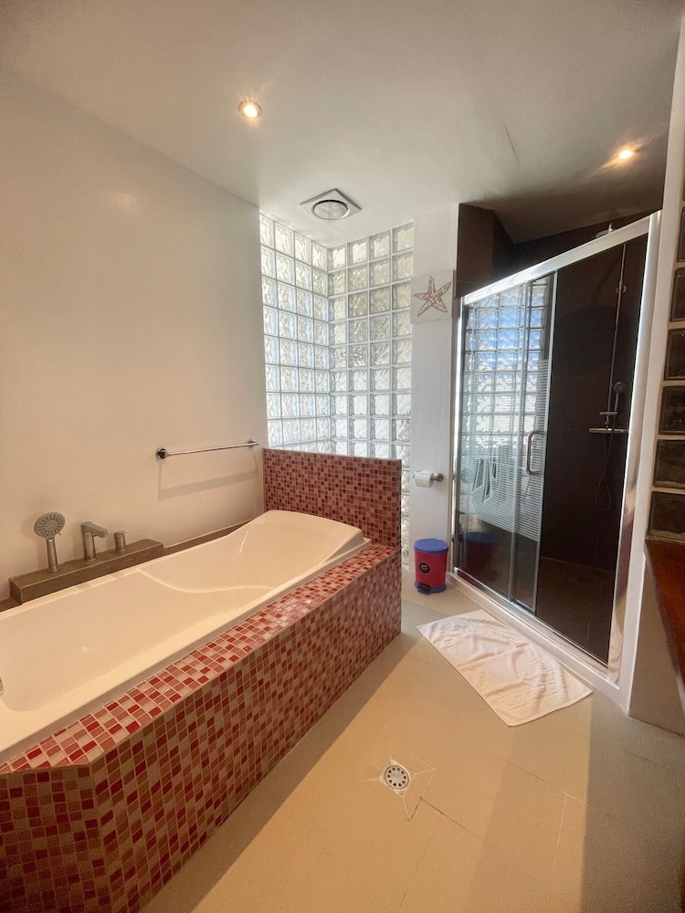 Calypso Beach & Dive Resort