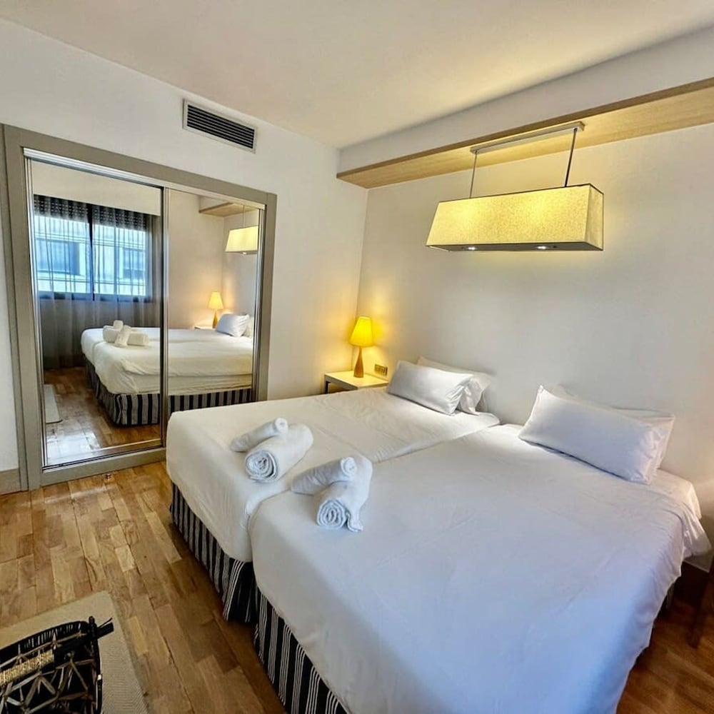 Engracia Square 1-bedroom Apartment in Chamber