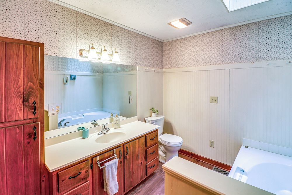 Charming Newark Home < 10 Mi to Buckeye Lake view 5