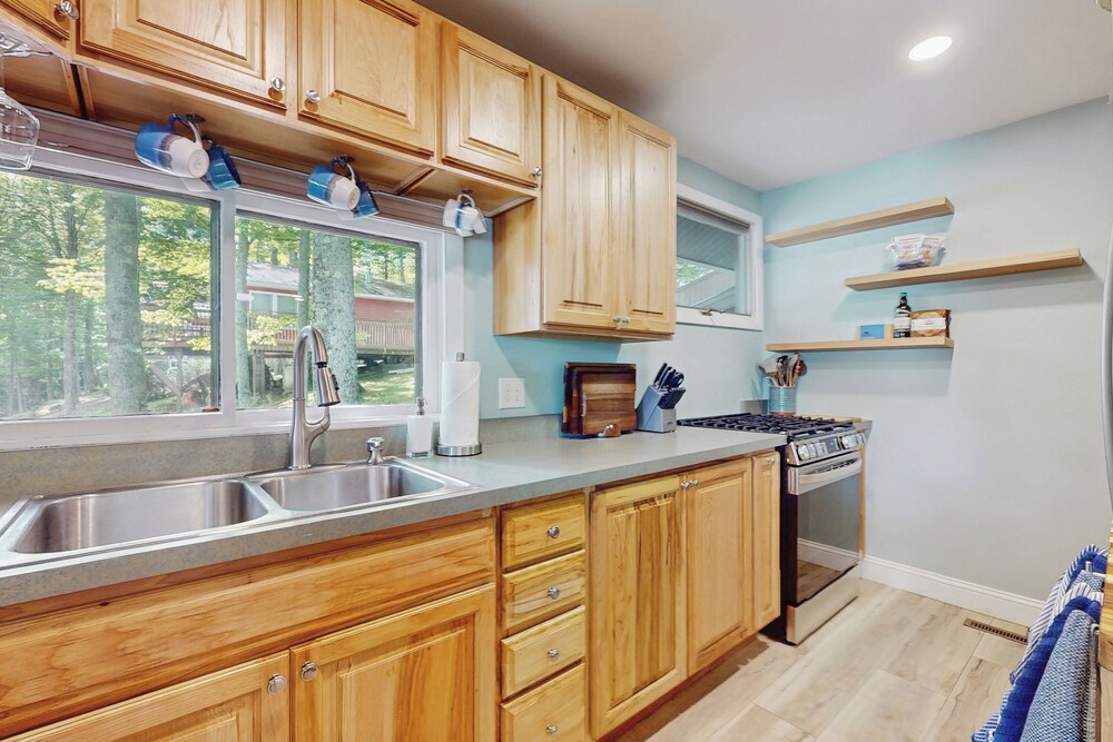 Hot Tub + Deck: Waterfront Home on Sacandaga Lake