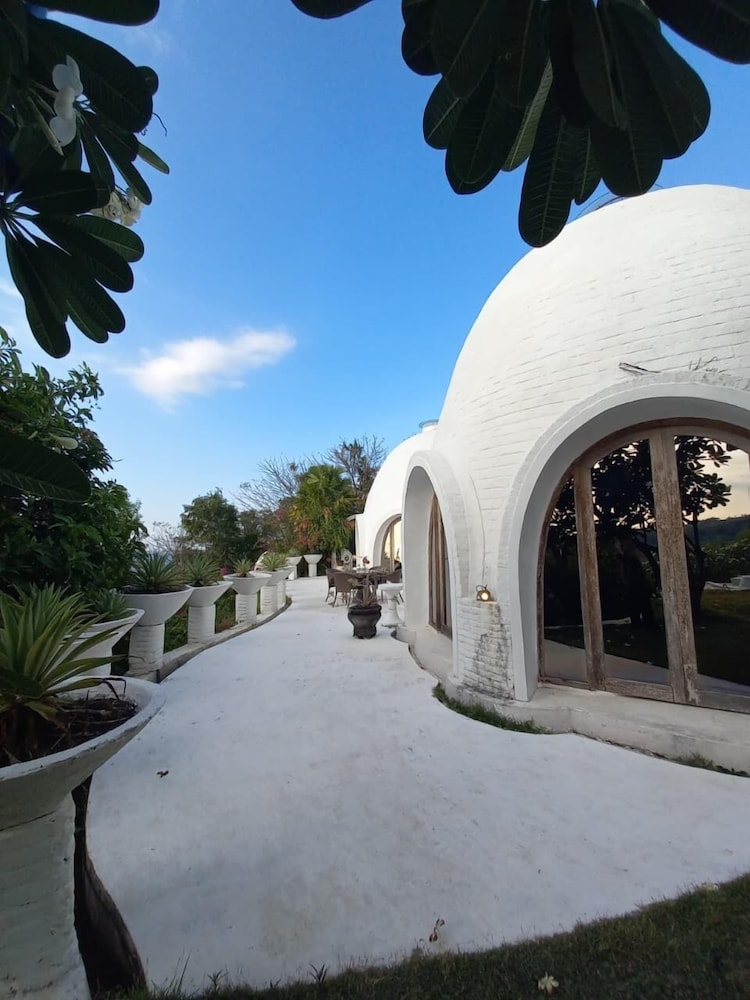 Mentigibay Dome Villa Lombok