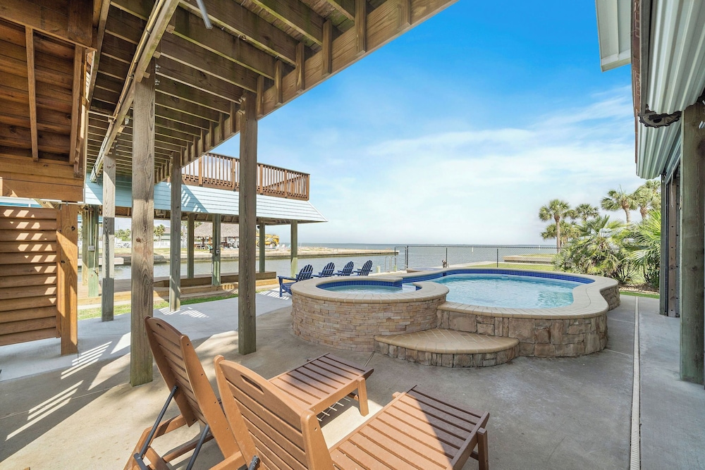 Margaritaville on the Bay by Ryson Vacation Rentals
