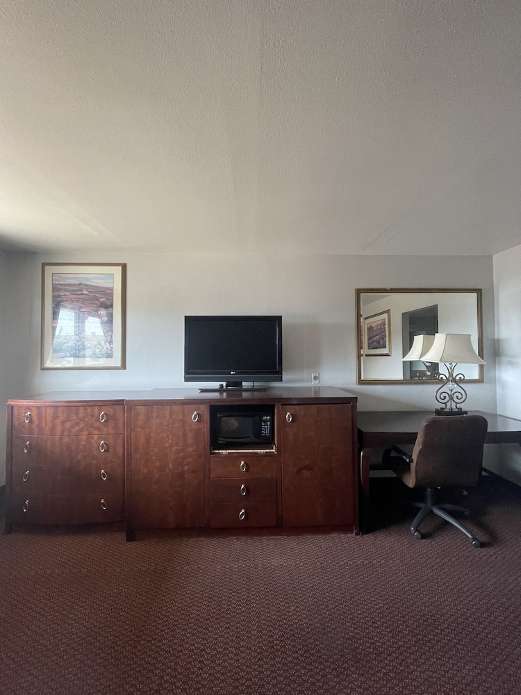 Four Corners Inn