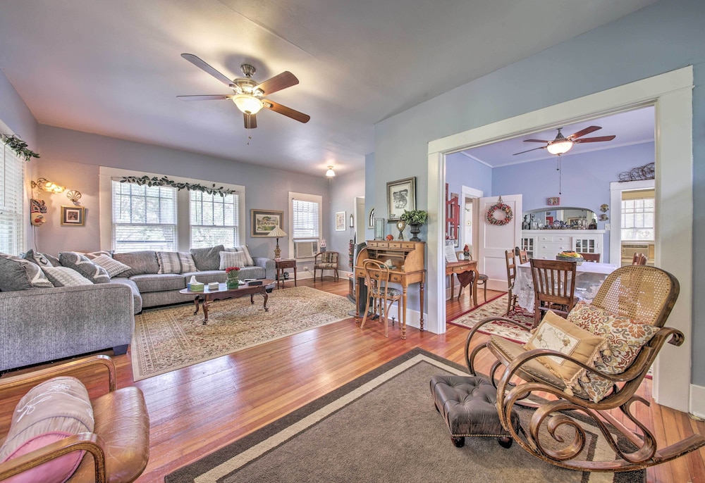 Charming Canyon Lake Cottage w/ Pool BBQ Pit! - Property Image 38