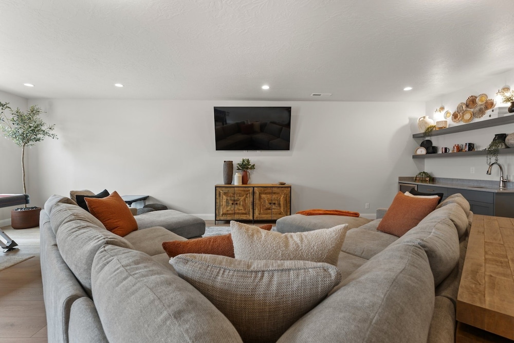 Canyon Country Oasis 6 Bedroom Townhouse