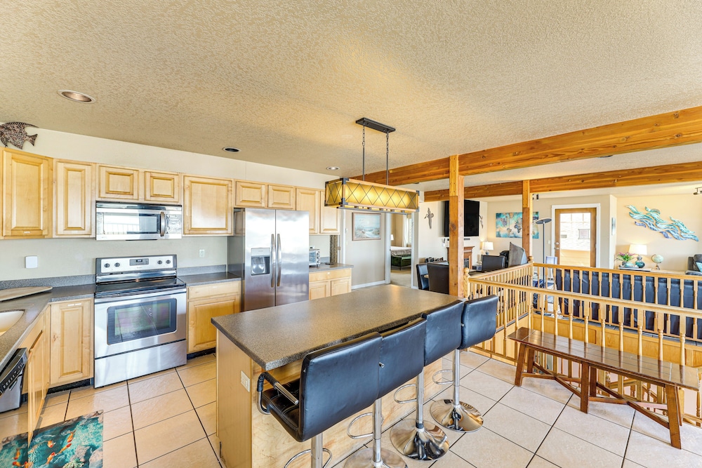 Group Friendly! Rockaway Beach Oasis w/ Game Room