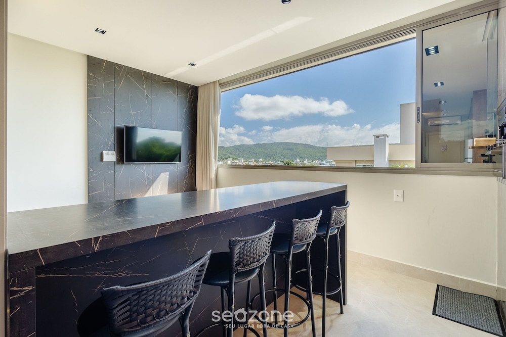 Your Exclusive Stay With Pool and Jacuzzi Just 500 Meters From the Beach - ELF