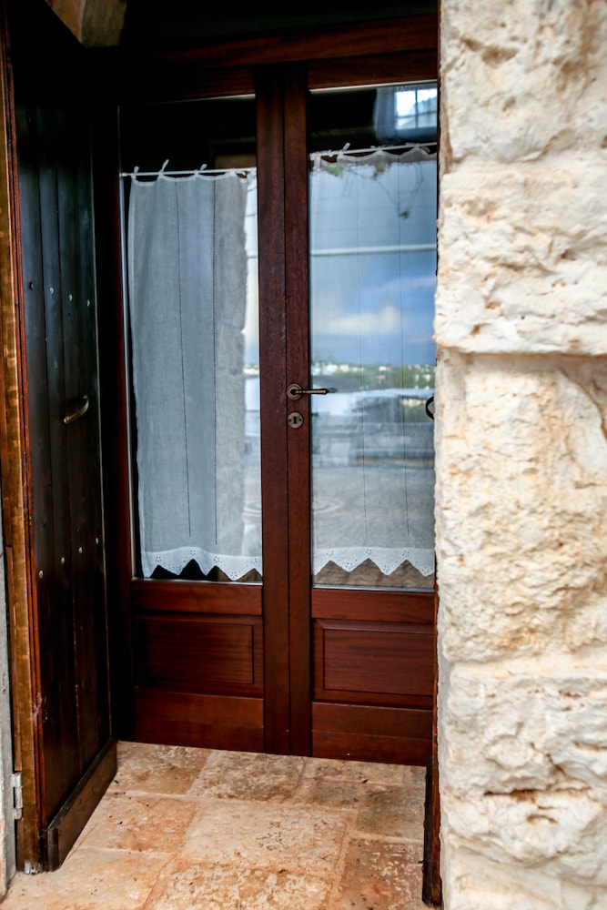 Trullo Cinque Punte view 2