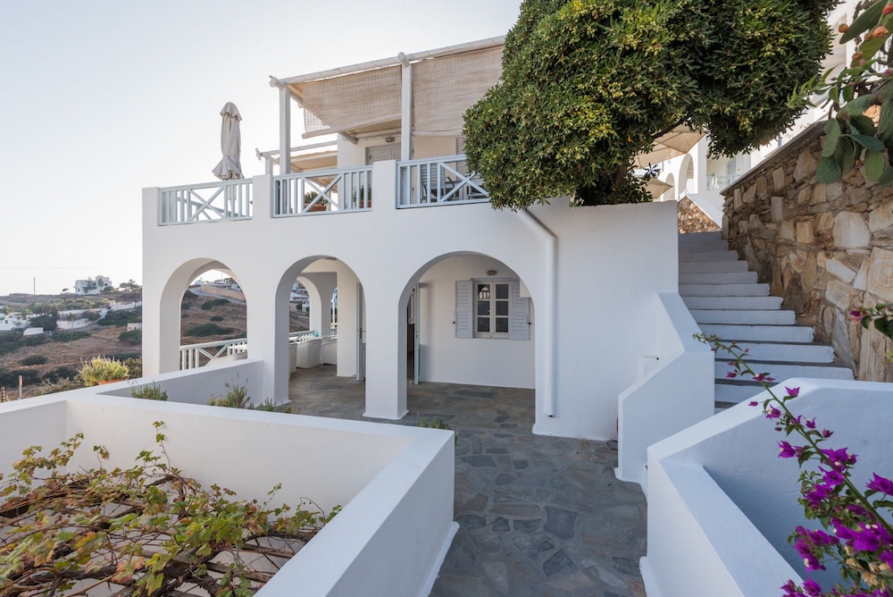 Far Out Hotel & Spa