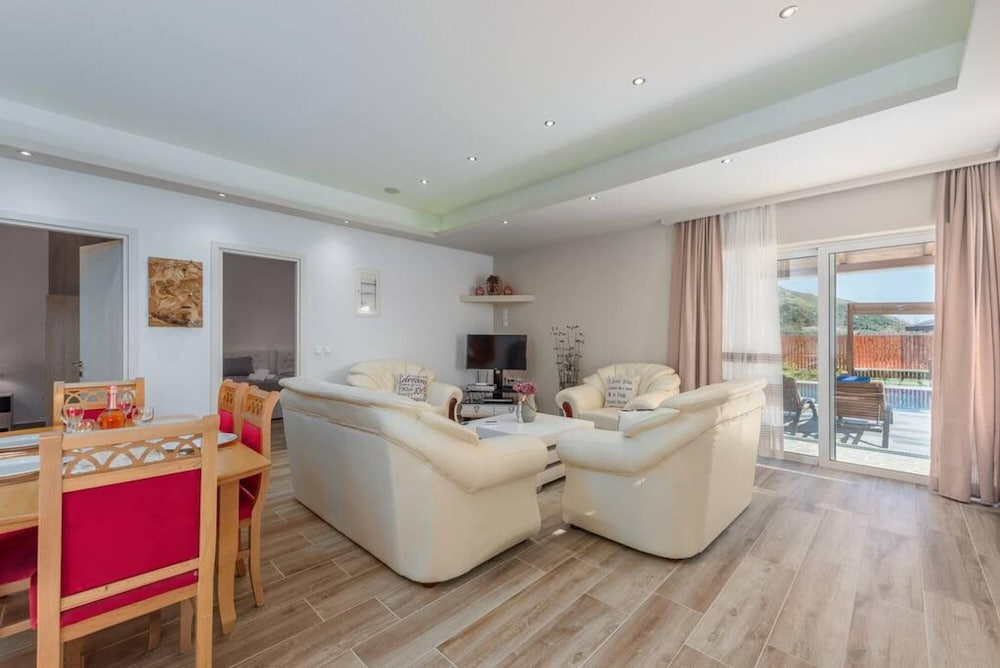 Villa Reggina at Chionata view 3