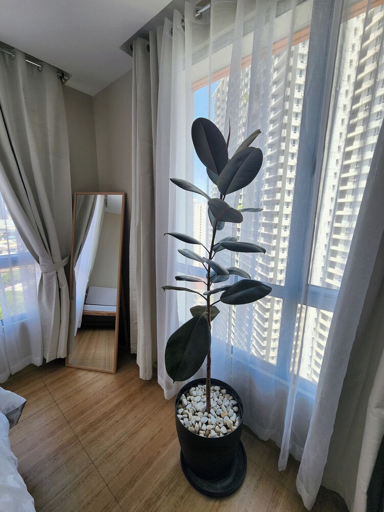 Cozy 1BR Condo in Mandaluyong City With City Skyline View