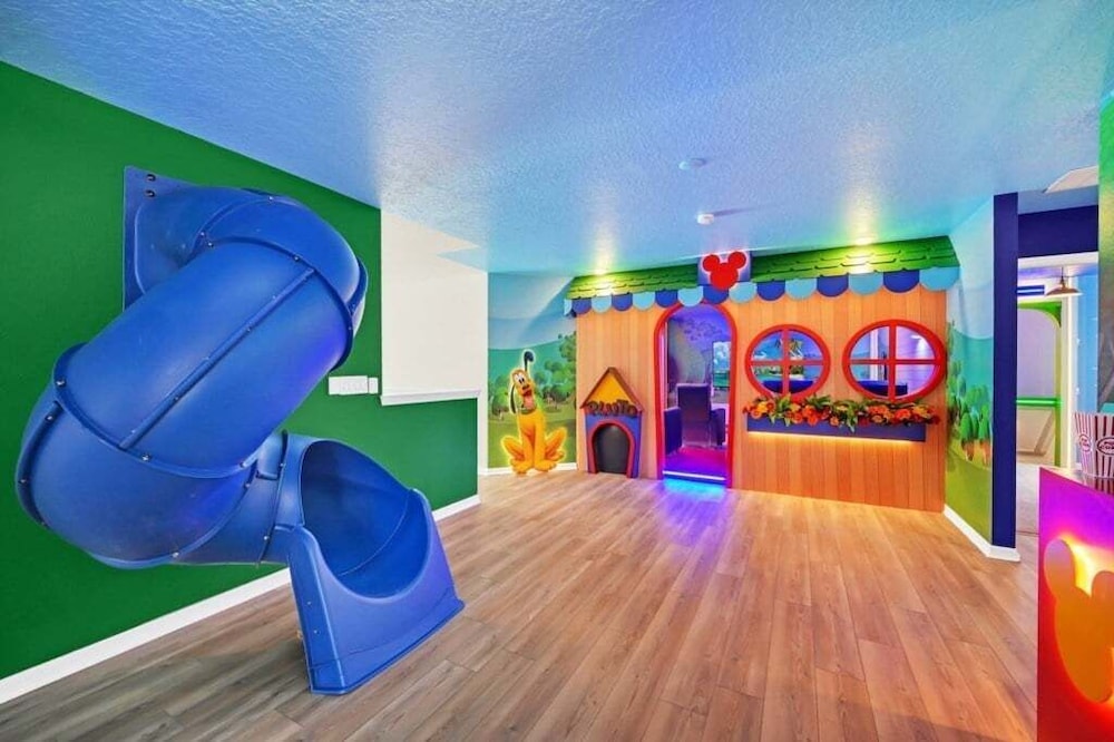 Everyone's Family Fun Home, Slides In Kids Rooms 10 Bedroom Villa