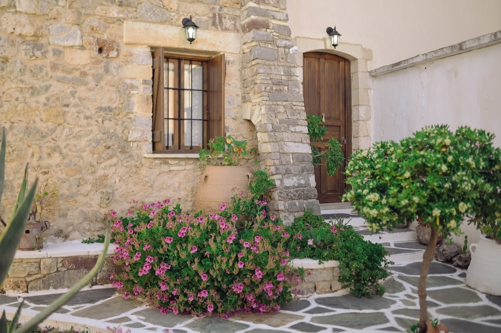 Agapi s Charming Retreat - Rustic Escape By Chania
