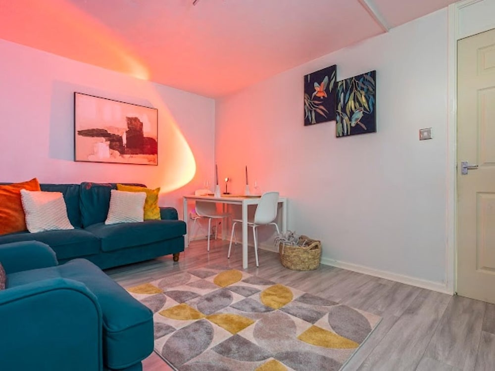 1 Bedroom Apartment Sleeps 4, Free Parking, Tv