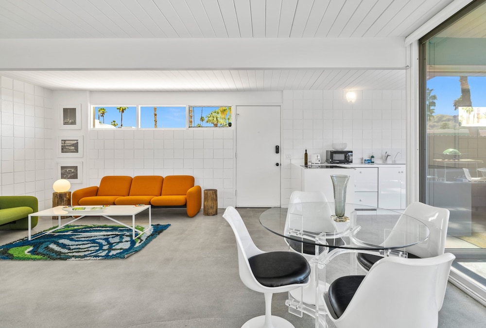 1957 Modern Hideaway
