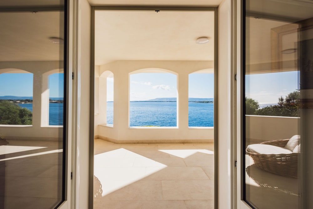 Villa Plemmiria by the Sea by Wonderful Italy