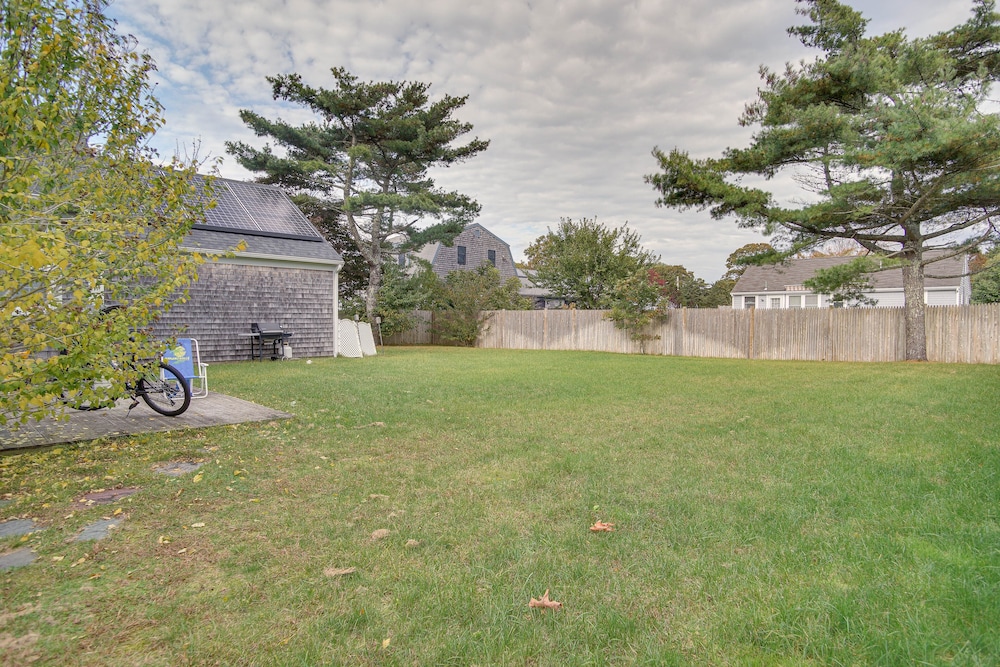 1 Mi to Windmill Beach: South Yarmouth Apt!