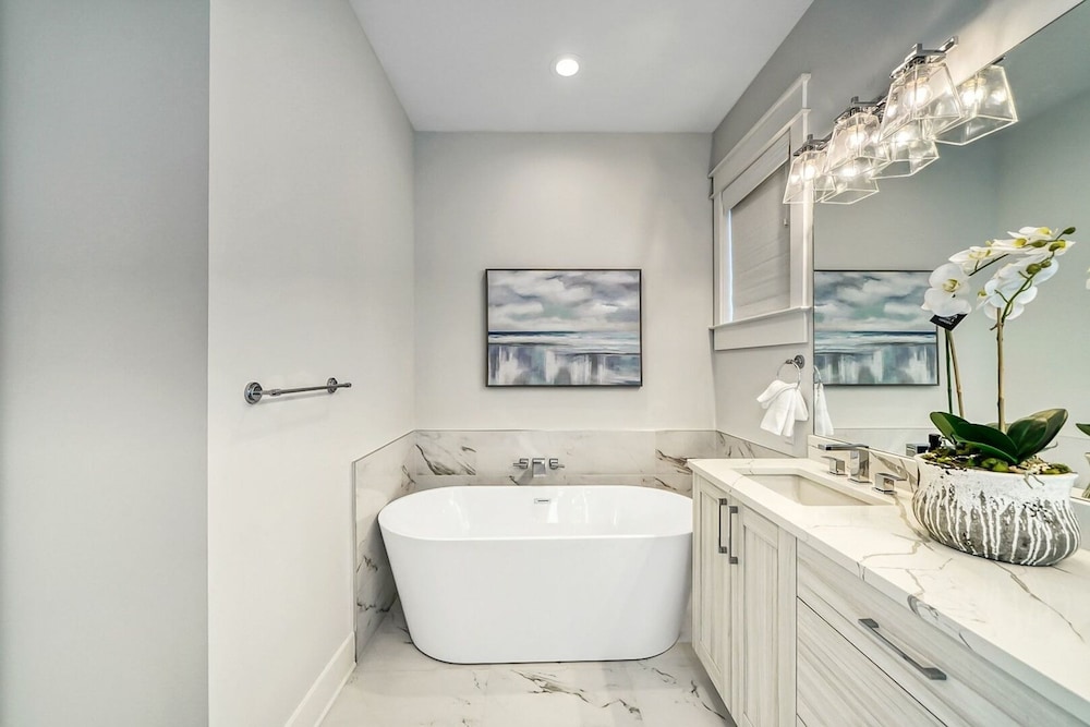 Amour La Mer by Avantstay Rooftop Patio Pool Access Walk to Beach