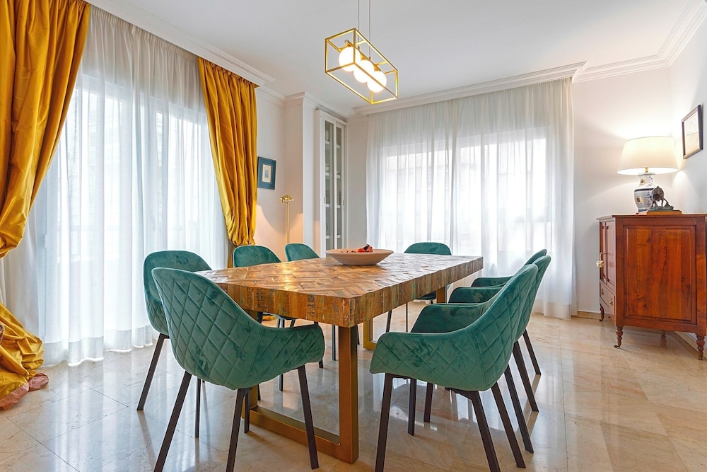 Genteel Home Martinez Campos view 4