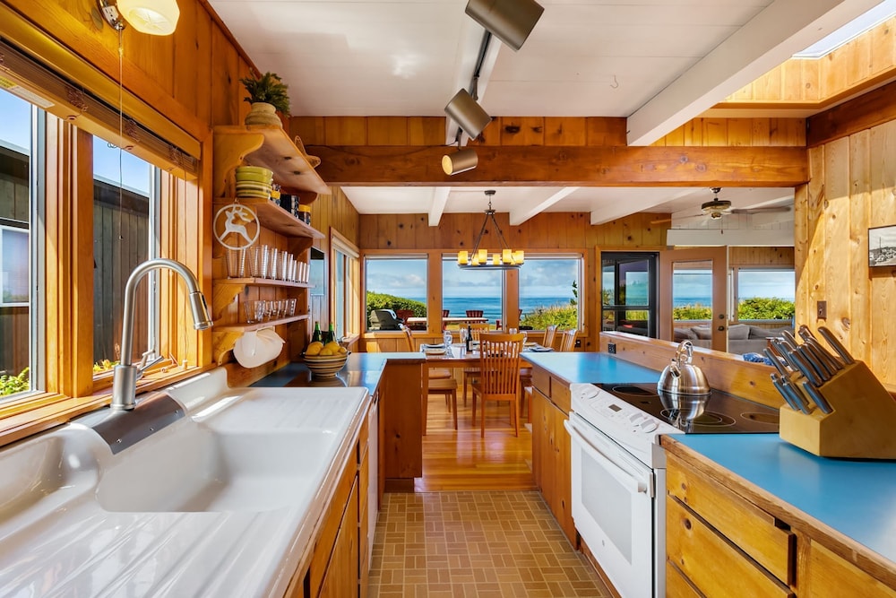 The Pilot House by Avantstay Stunning Home Right On Arch Cape Beach