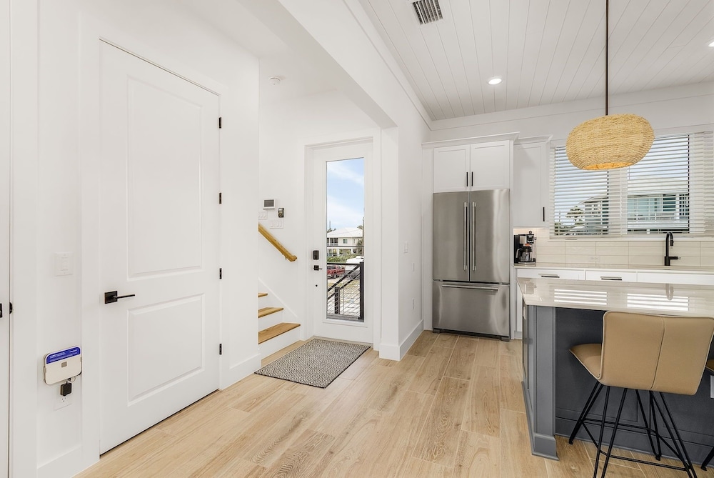 5350 Chasing Sunshine: 5bd/4.5ba Pool Home! 5 Bedroom Home