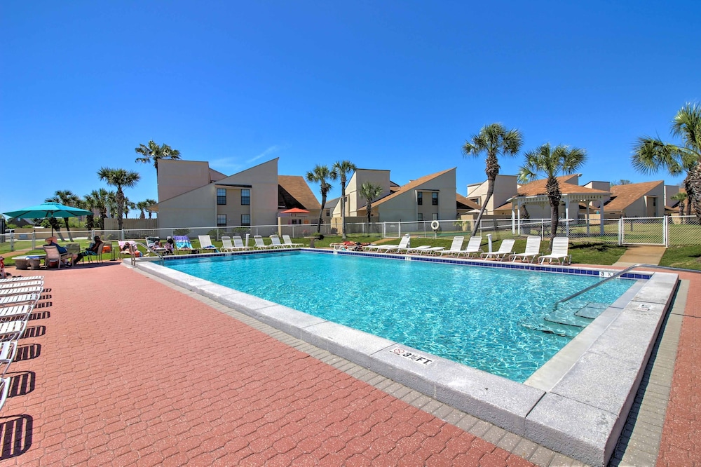 PCB Townhome: Walk to Beaches, Resort Amenities!
